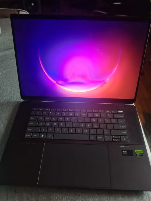 Laptop HP SPECTRE 16 x360 rtx 4050 OLED