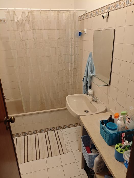 Alugo quarto Train Mercês