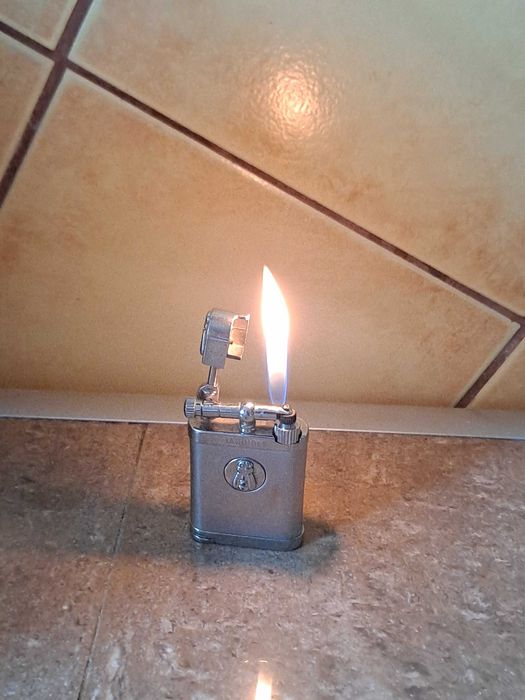 Stara,oldschoolowa  zapalniczka gazowa francuskiej firmy LAGUIOLE.