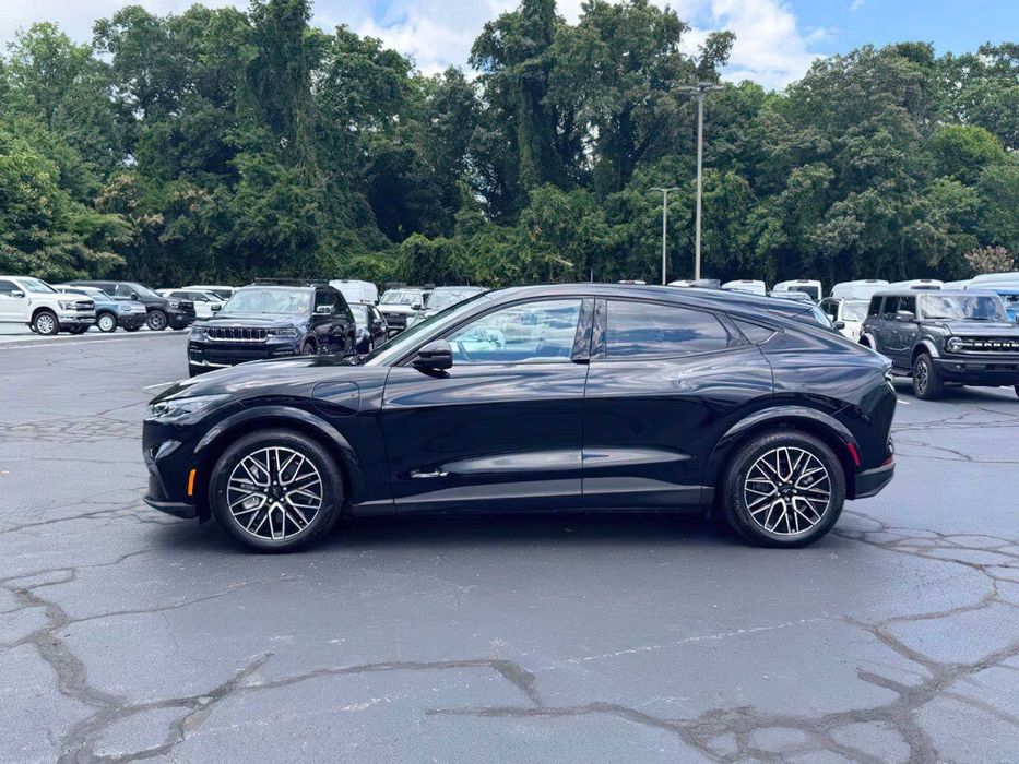 Ford Mustang Mach-E Premium      2025