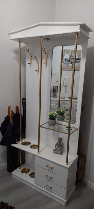 Móvel de entrada em branco lacado