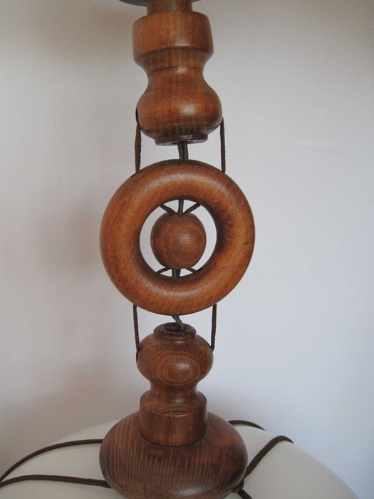 Lampa wisząca ze szklanym kloszem