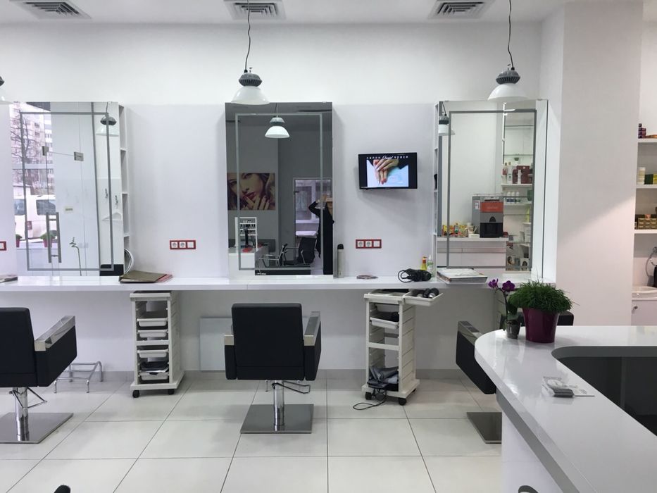 Продам меблі для салону краси, крісла перукаря, мийка, шкаф, педікюр