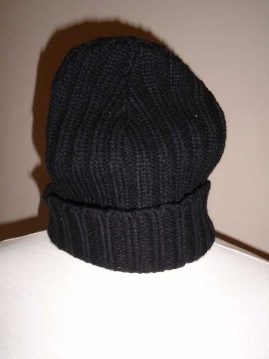 Gorro preto em malha grossa