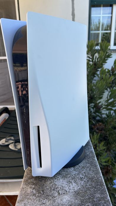 PS5 825GB + 1 Comando + Suporte – Excelente Estado