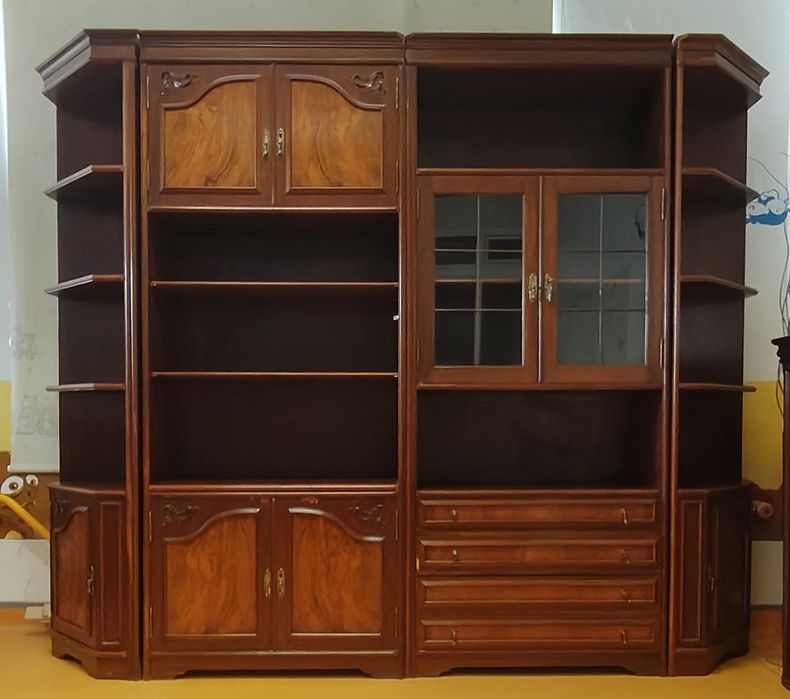 Elegante Móvel de Sala em Madeira Maciça