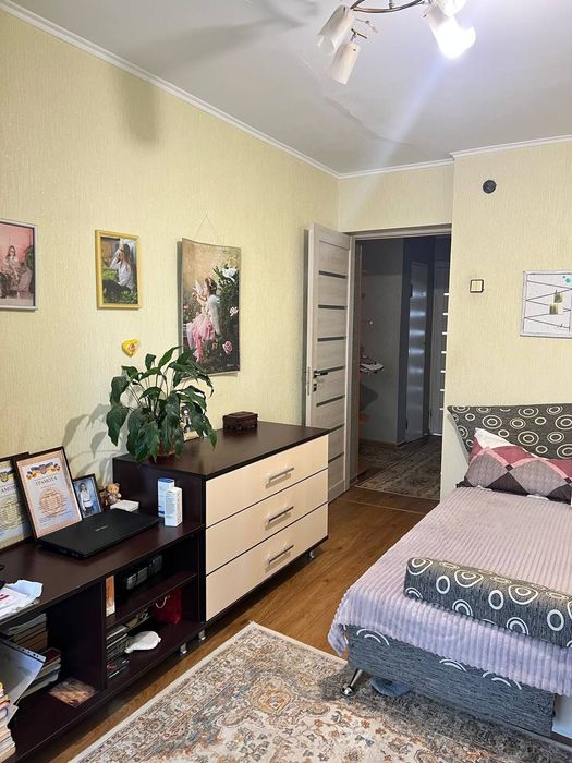 Продаж 3к квартири в цегляному будинку н/п з меблями та технікою
