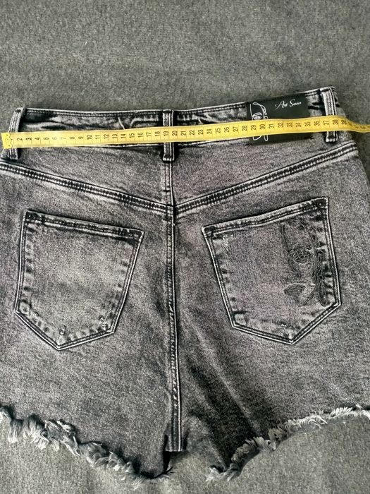 Шорти джинсові жіночі .
