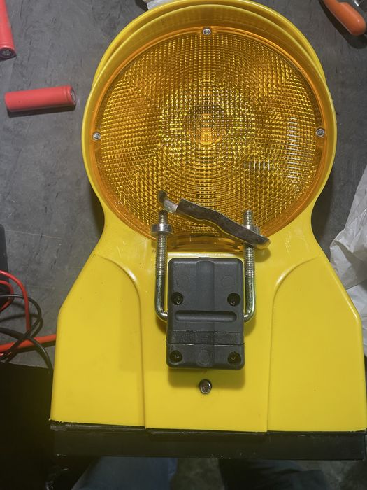 Продам дорожные сигнальные фонари Германия