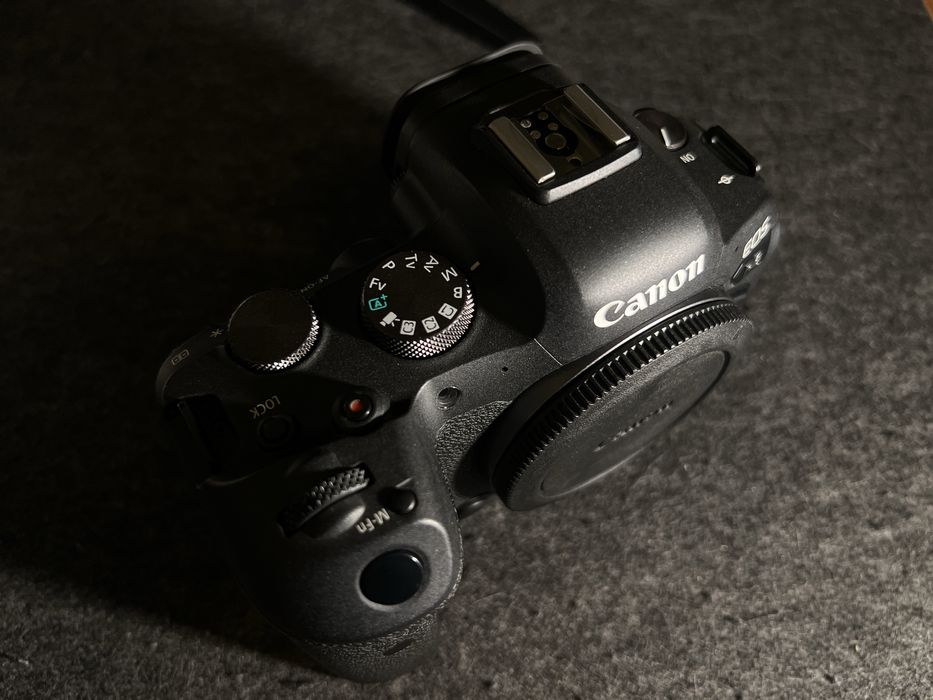 Canon R6 caixa e acessorios