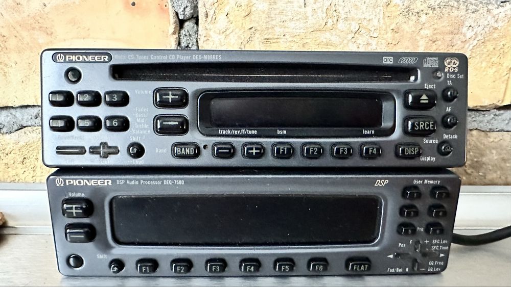 Pioneer DEX-M88RDS + DEQ7500 + GM-2000A + CDX-P600 + CDX-P22