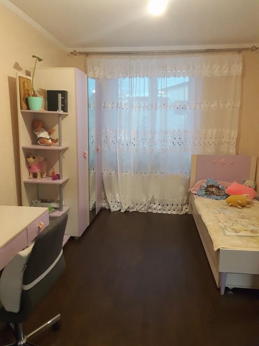 Дитячі меблі для дівчинки, шафа, комод, ліжко, стіл, поличка.