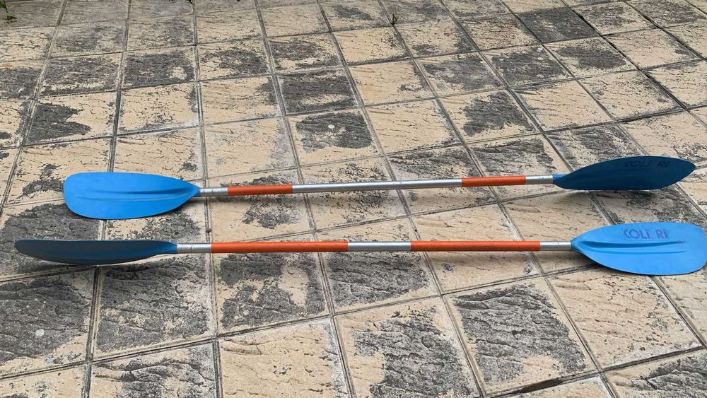 Canoa azul e branca Nelo