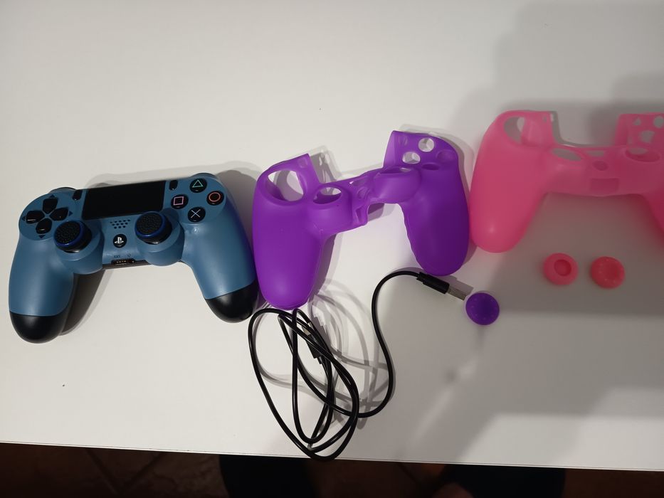 Ps4 Slim com 1000gb com comando + acessorios