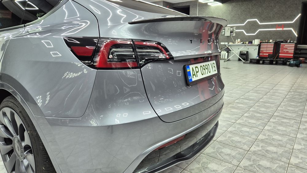 Tesla  Y  performance