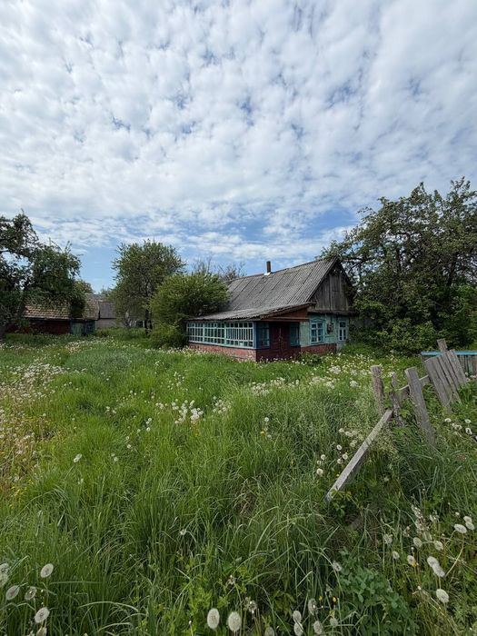 Продаж земельної ділянки зі старим будинком.