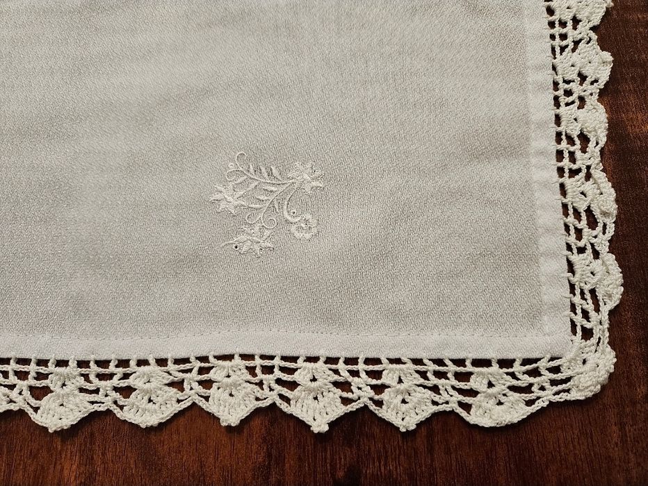 Panos brancos com renda feita à mão (novos)