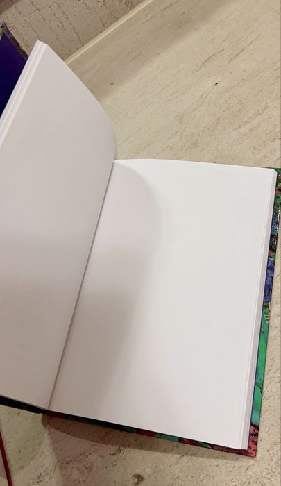 Caderno de desenho ou escrita novo de capa dura