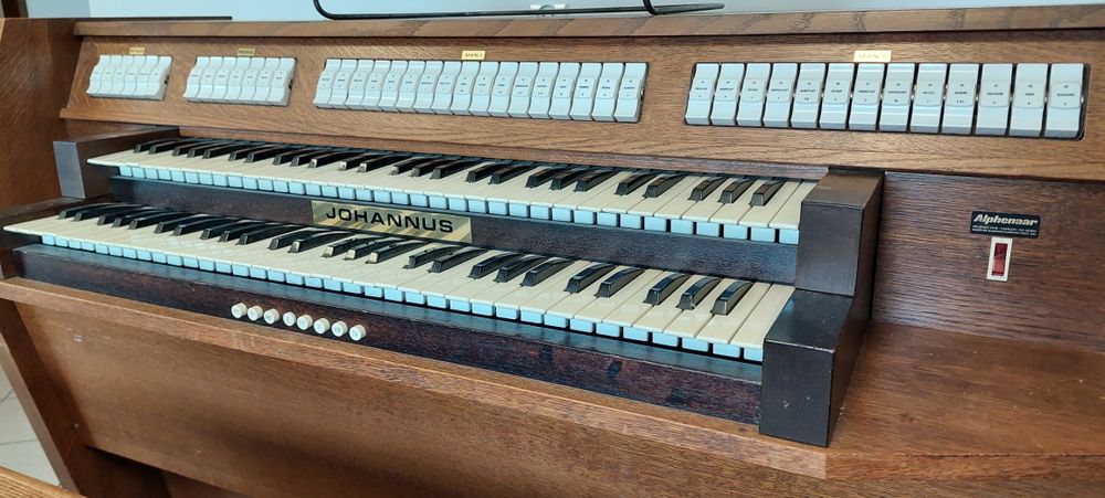 Organy Johannus Opus 18