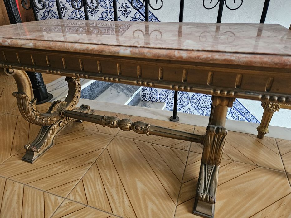 Conjunto mesa de centro, credenza e espelho