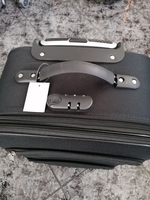 Malas de viagem com rodinhas  de  porão