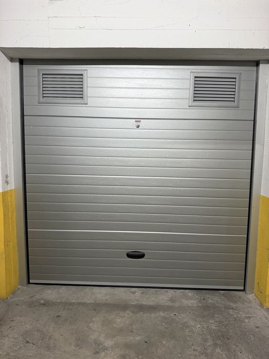 Garagem - centro de Vialonga