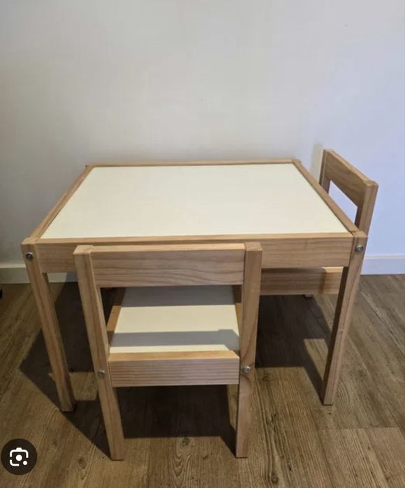 Vendo mesa e 2 cadeira de crianca
