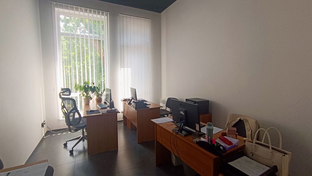 Приміщення 70 м2 з ремонтом, в центрі.