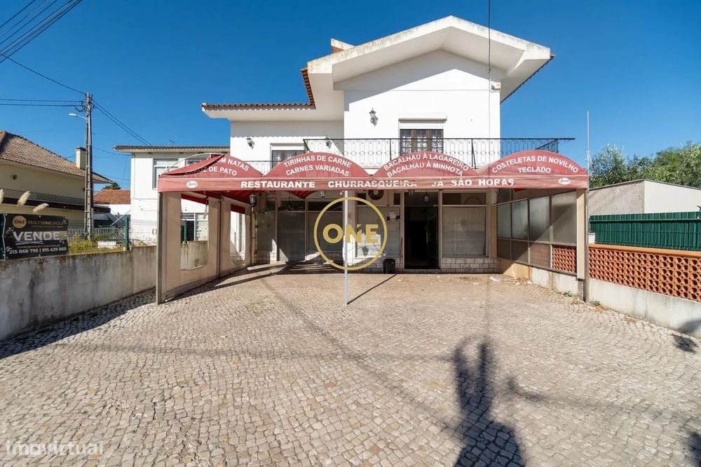 Prédio em propriedade total com 5 divisões independentes