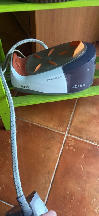 Ferro de engomar com caldeira AEG