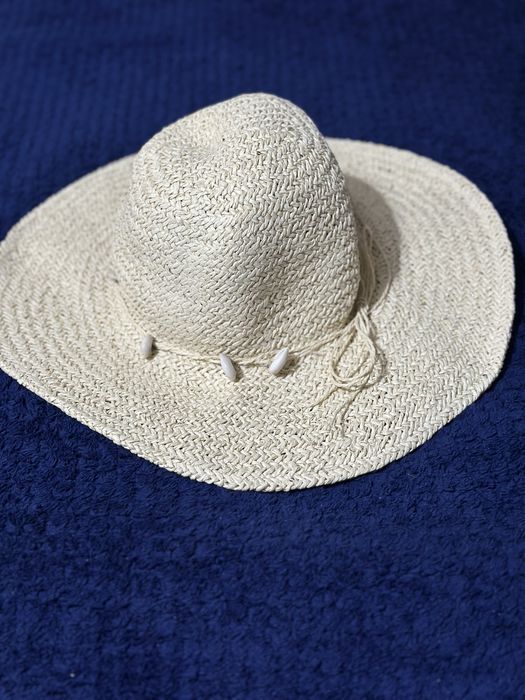 Nowy piekny wajacyjny kapelusz reserved