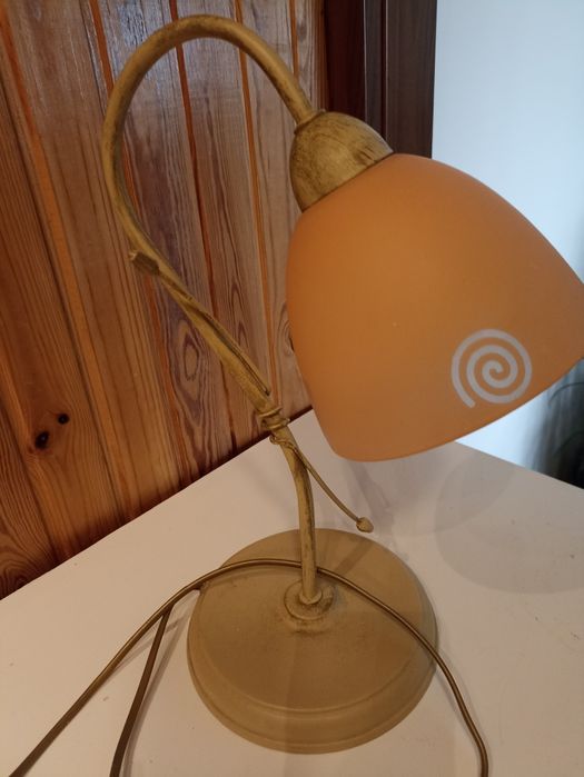 Żyrandol i dwie lampki nocne