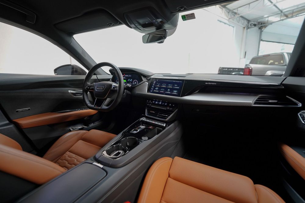 Audi RS e-tron GT quattro foto 2