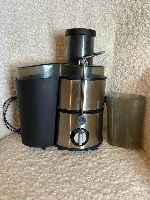 Scarlett - Соковыжималка центробежная Model:SC-016 (230V-50Hz 600W)