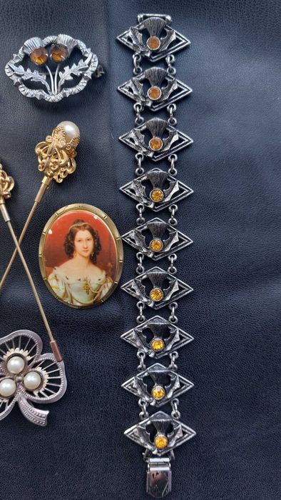 Брошки, серьги, кулоны