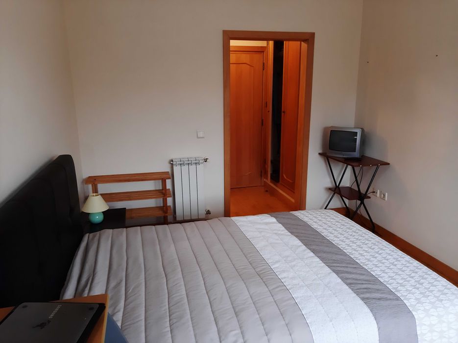 quarto c/ casa banho privada para arrendar a estudantes em Aveiro