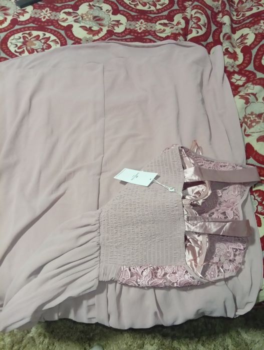 Vestido para cerimónia e sapatos