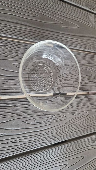 Taça pequena de vidro transparente