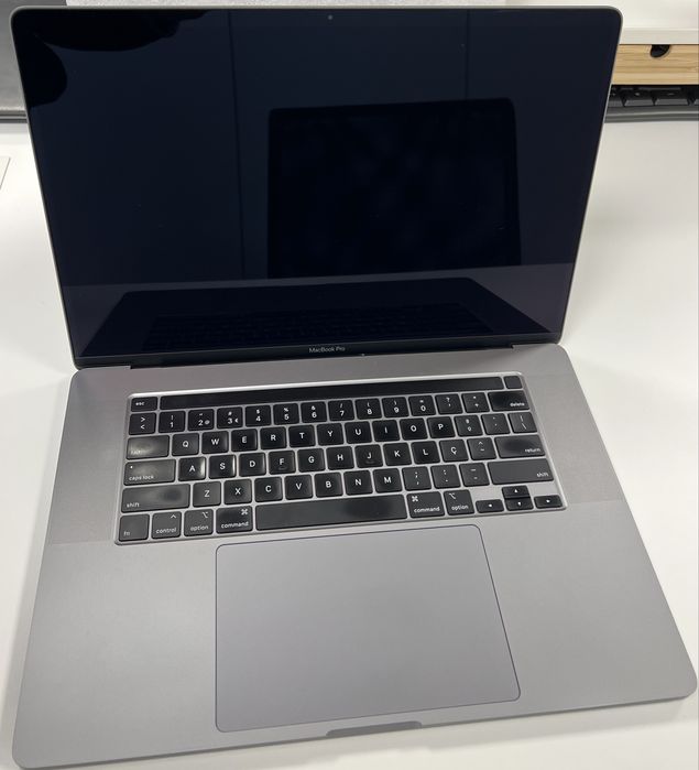 Apple Macbook Pro 16" 2019 Intel i9 32GB Ram 1 TB SSD Teclado PT
