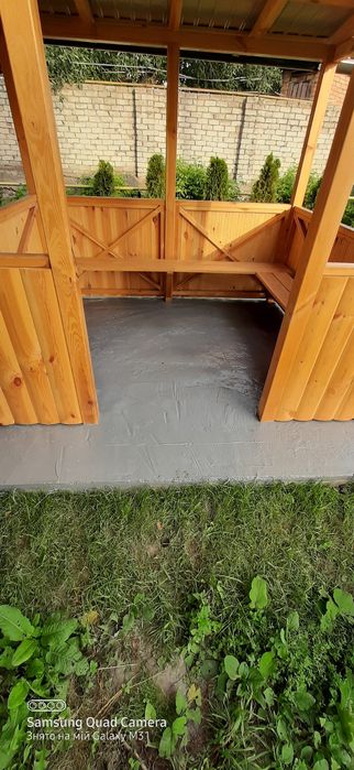 Дерев'яна альтанка