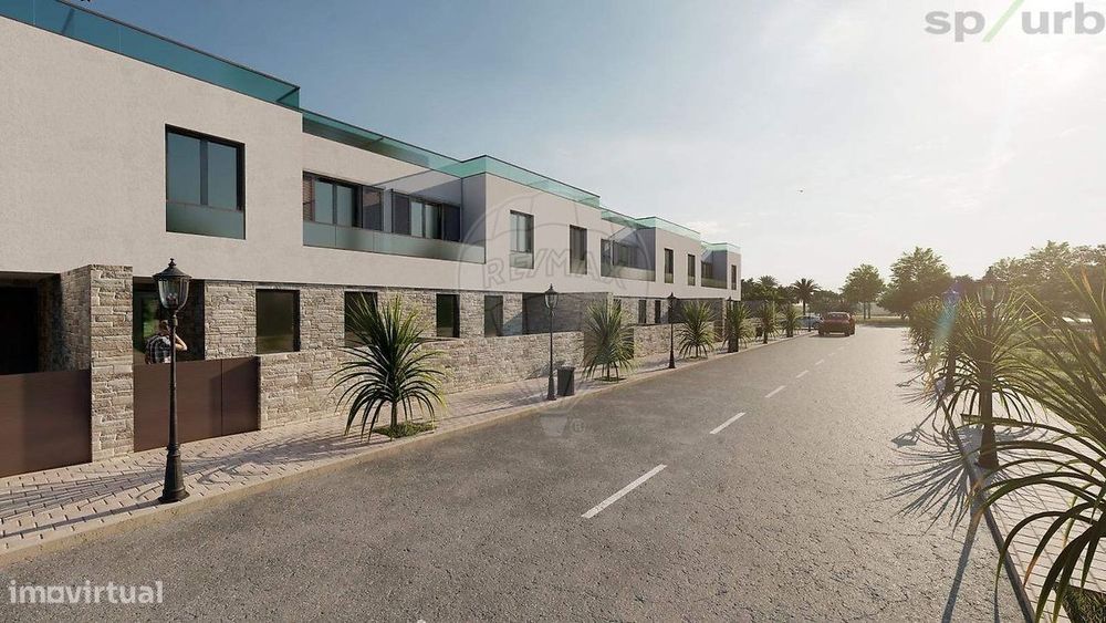 T4 Detached House for Sale