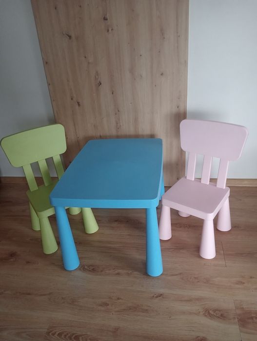 Stolik dziecięcy +2 krzesełka MAMUT