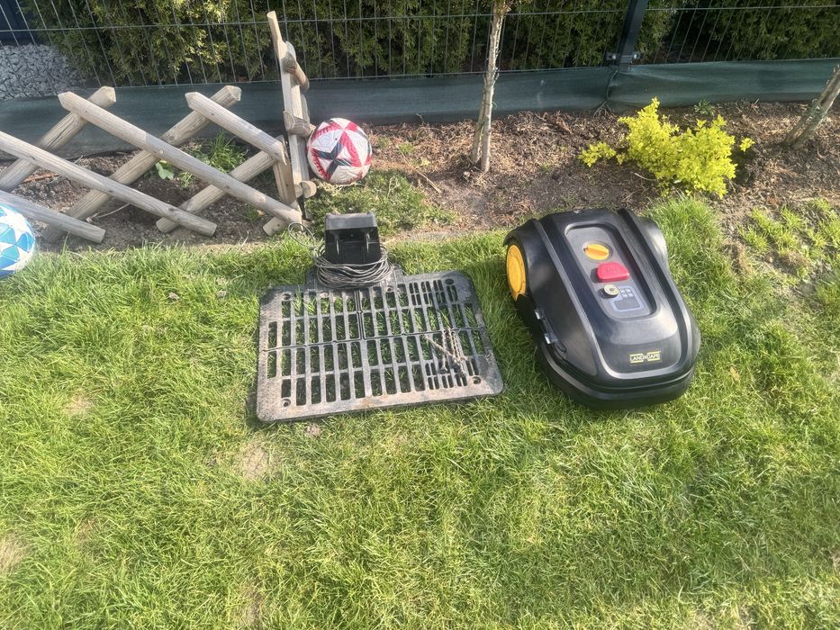 Robot koszący Landxcape do 800 m² + stacja  | sprawny