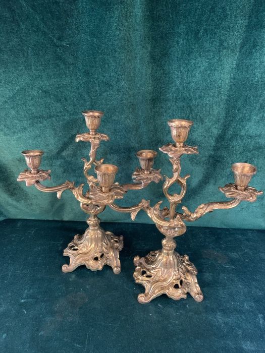 Antigos lustres de bronze de artesanato português