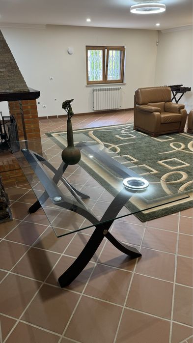 Mesa de jantar sem cadeiras
