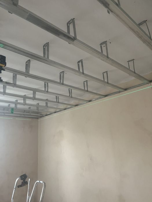 Elewacje podbitki  gipsowanie malowanie sufity podwieszane