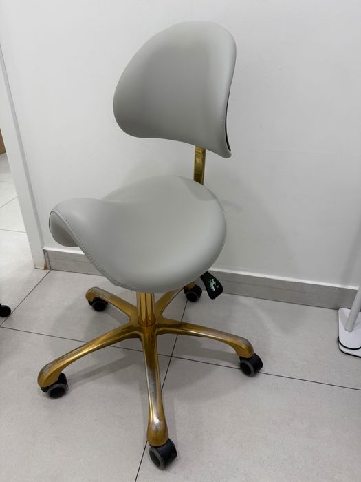 Femme primo Kazaro taboret