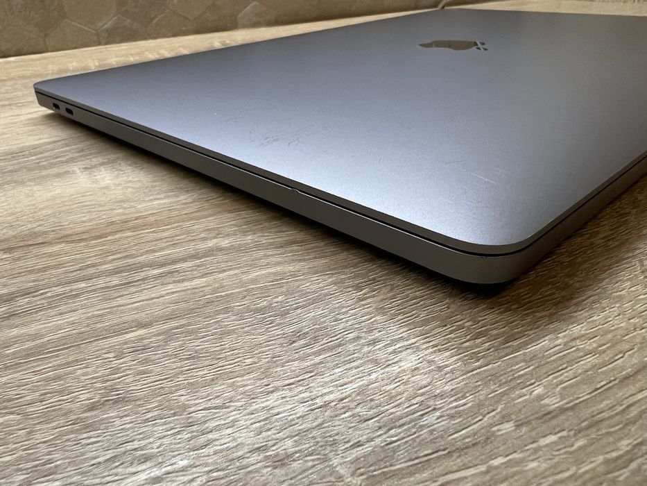 MacBook Pro 16' 2019 A2141 /i7 6-Core/16Gb RAM/512Gb SSD/4Gb GPU