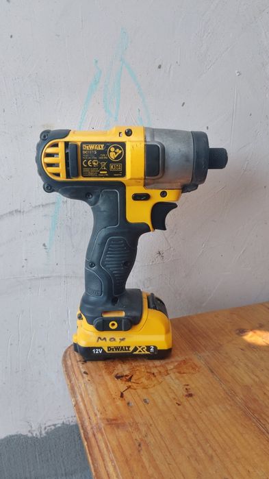 Продам імпакт dewalt dcf 815  10.8v