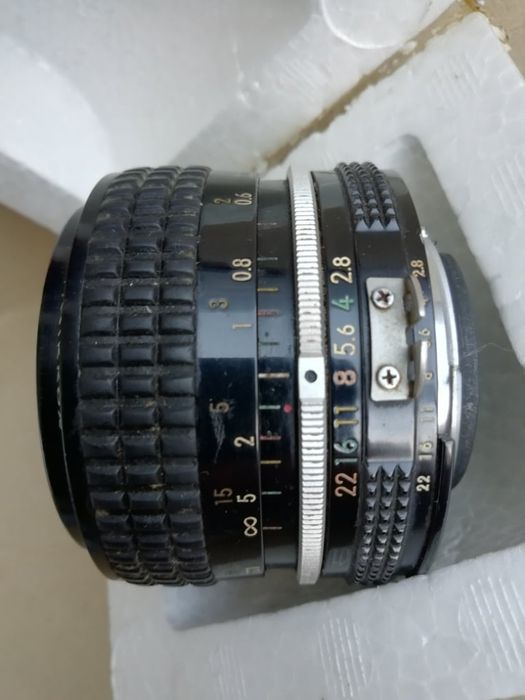 Объектив - мануал  Nikkor 28 мм  на f-2.8